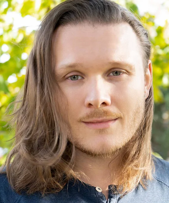 Professional headshot of Jesse Pajuäär, a registered psychotherapist